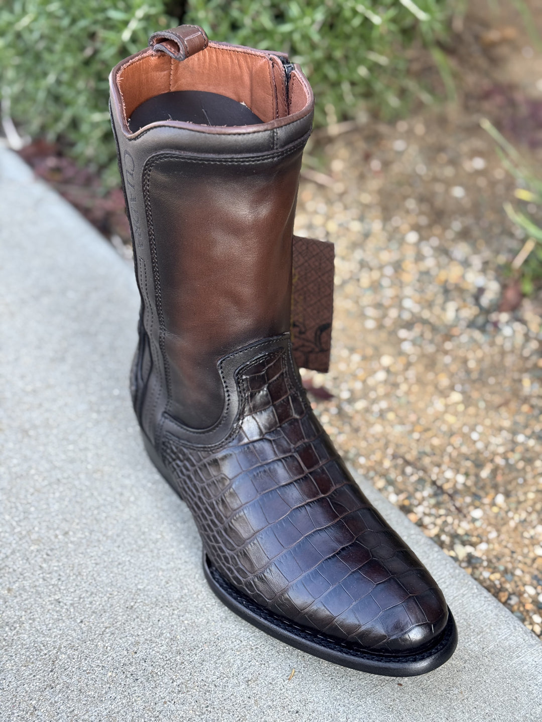 Botin Cuadra Piel de Alligator Horma Round Toe - Luxo Moka