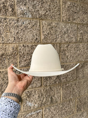 El Juez Cream/Hueso 300x Marca Cuadra Horma Sinaloa - Beaver Fur (FALDA 3.5")