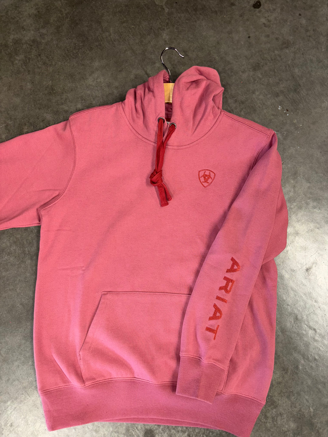 Women's Ariat Logo 2.0 Hoodie #10062291 | High Country Western Wear ARIAT  レディース ファンデーション ロゴ 1/ ARIAT パーカーAriat Logo 2.0 Hoodieレディース